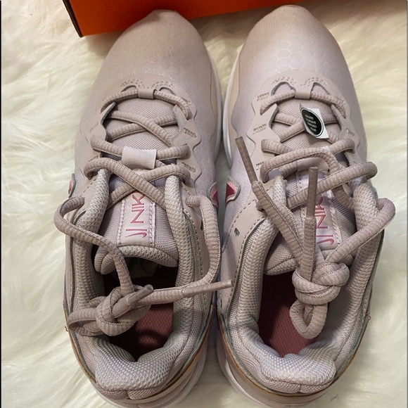 Brand new, still in box, never worn Nikes! Size 5.5 - Picture 5 of 9